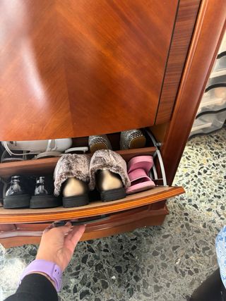 Zapatero de madera con 3 cajones