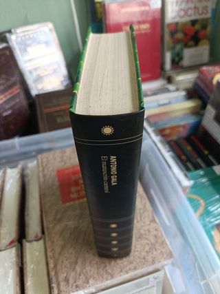3x2 EL MANUSCRITO CARMESÍ