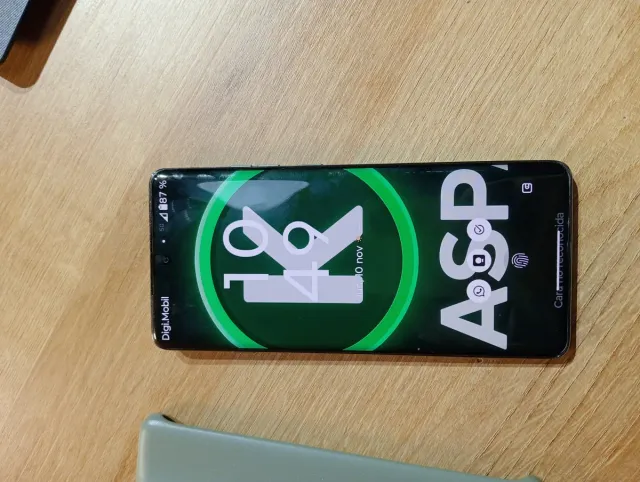 Motorola Edge 60 Pro, con caja