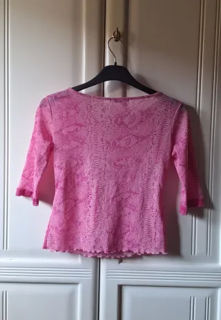 Maglia rosa fantasia serpente con laccetti