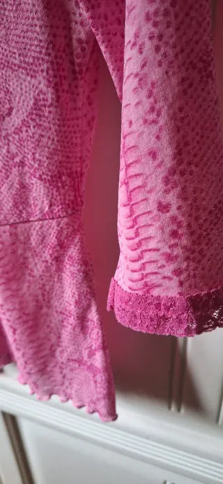 Maglia rosa fantasia serpente con laccetti