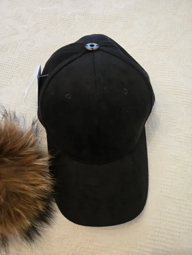 Gorra con pompón pelo natural antelina