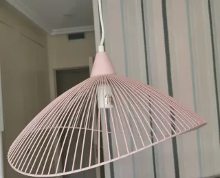 Lámpara de techo rosa metal