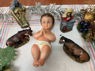 Nacimiento Niño Jesús y Adorno Floral