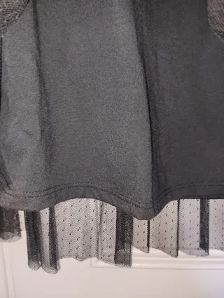 Falda tul negra con forro.