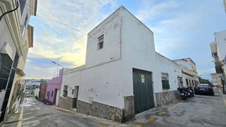 Chalet en venta en La Banda - Campo de Fútbol en Chiclana de la Frontera