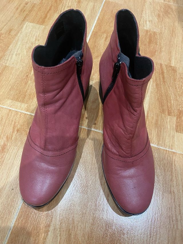 Botines piel rojos talla 38