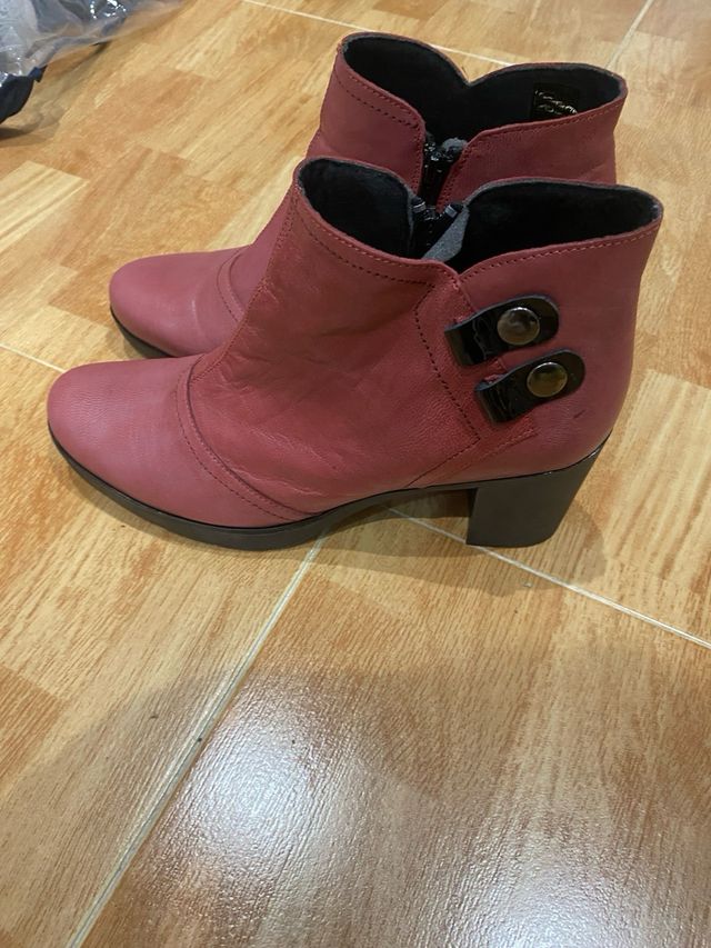 Botines piel rojos talla 38