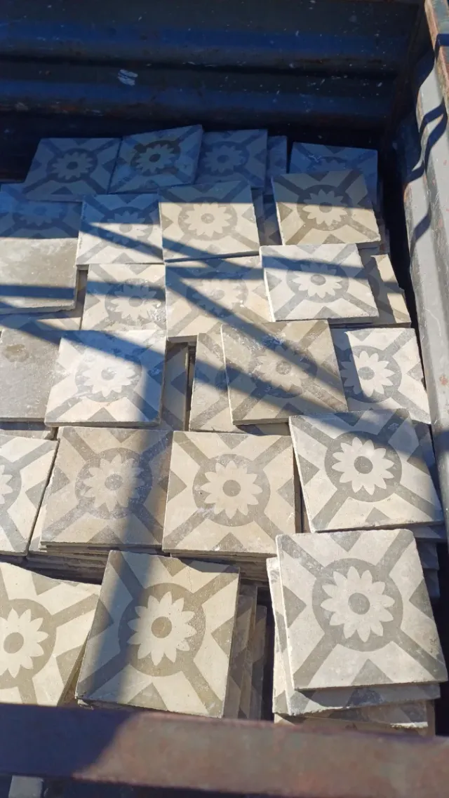 Baldosas hidráulicas antiguas decoradas