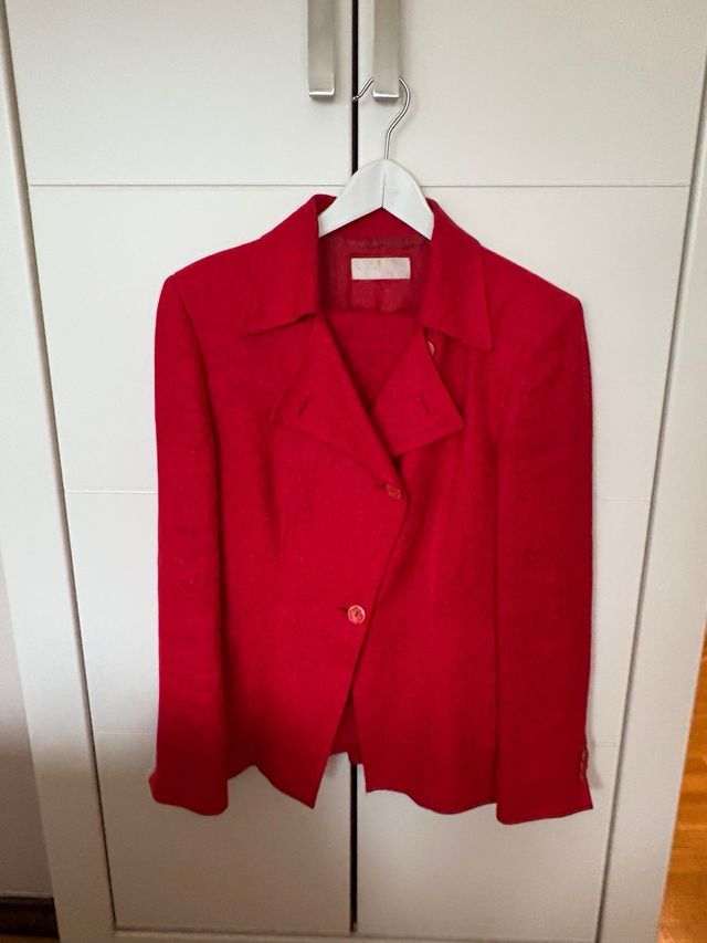Traje chaqueta rojo mujer