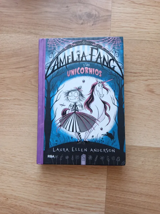 Amelia Fang 2 - Amelia y los unicornios (Spanis...
