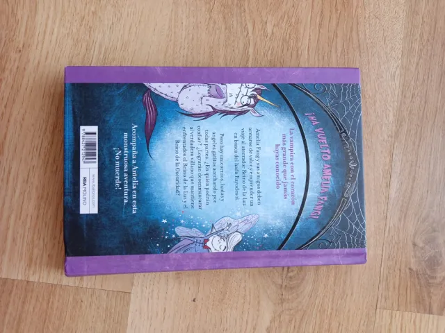 Amelia Fang 2 - Amelia y los unicornios (Spanis...