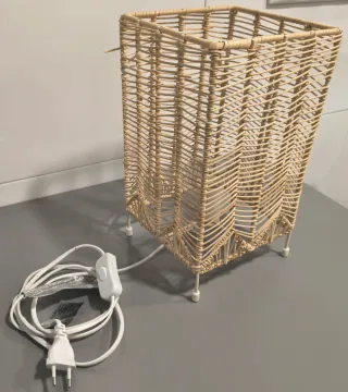 2ud. Lámpara de mesa mimbre