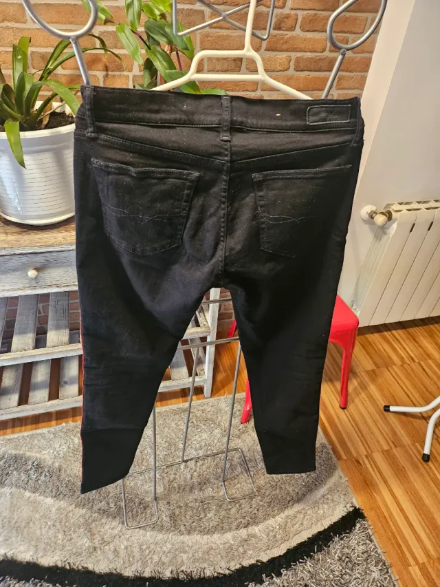 Pantalones Polo negros con raya roja