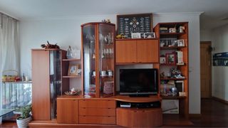 Mueble de salón madera de cerezo y cristal