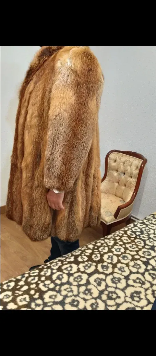 Elegante abrigo de mujer de pelo sintetico