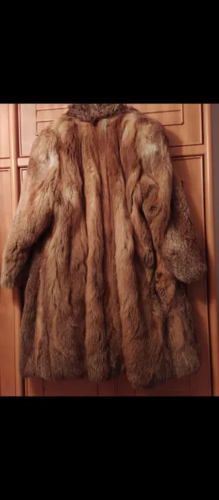 Elegante abrigo de mujer de pelo sintetico