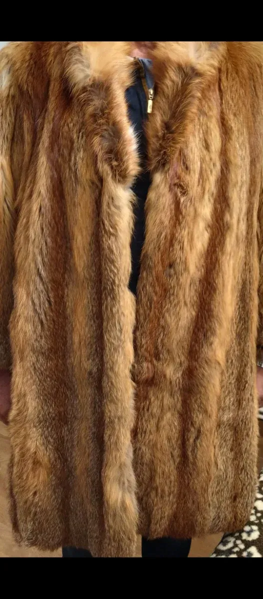 Elegante abrigo de mujer de pelo sintetico