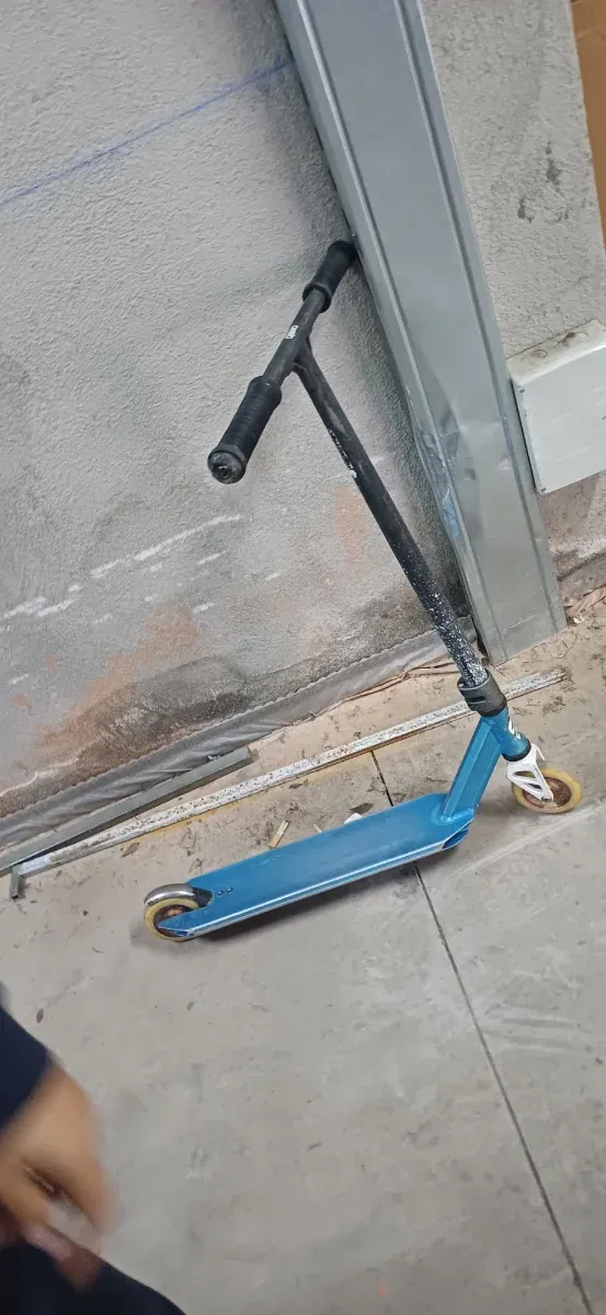 Patinete azul