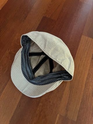 Gorra beige perforada nueva