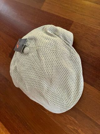 Gorra beige perforada nueva