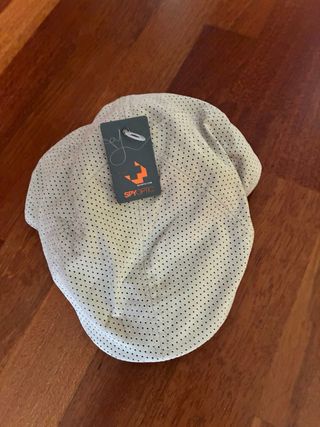 Gorra beige perforada nueva
