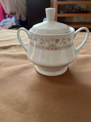 Juego de tazas de cerámica con azucarero