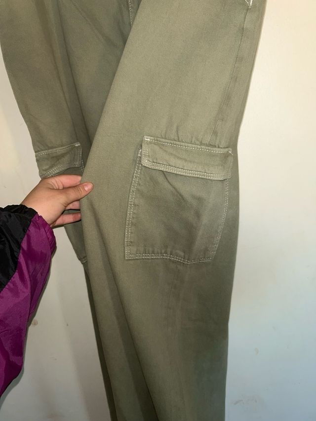 Pantalón cargo ancho verde militar Talla M