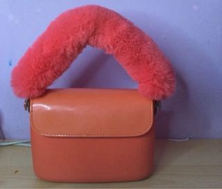 O bag piccola arancione con manico peloso