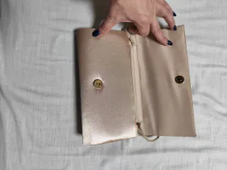 Bolso de ceremonia beige y dorado