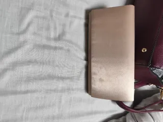 Bolso de ceremonia beige y dorado