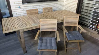 Mesa extensible Acacia + 4 sillas