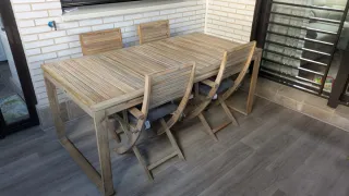 Mesa extensible Acacia + 4 sillas
