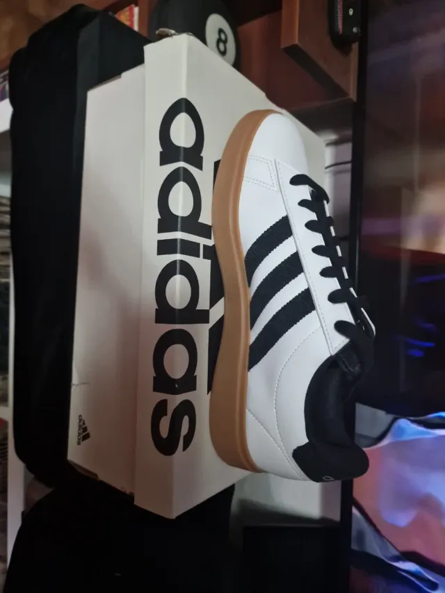 Sneakers Adidas Bianchi e Neri