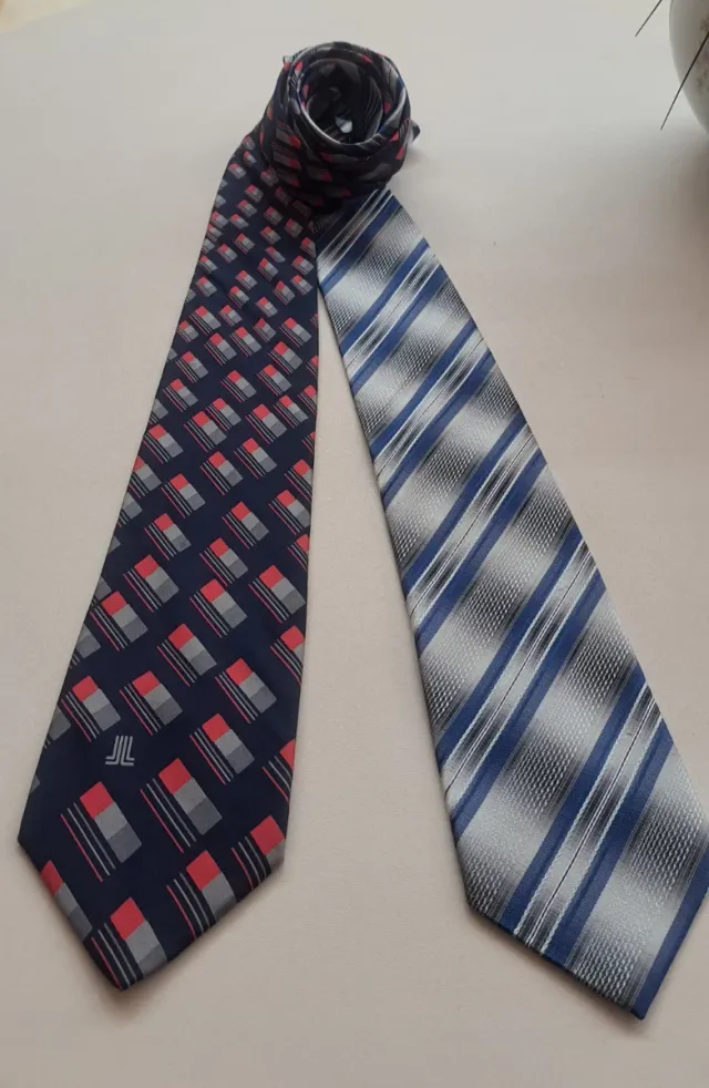 Lote 2 corbatas Lanvin y de Itay.