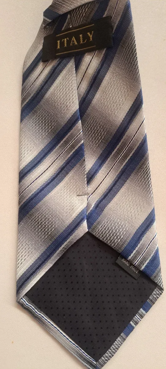 Lote 2 corbatas Lanvin y de Itay.