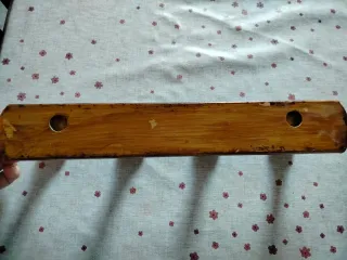 Perchero de madera con 3 pomos,10€ los dos