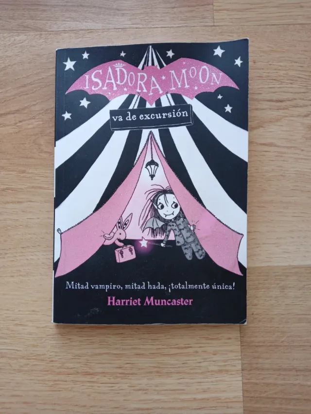 Isadora Moon va de excursion / Isadora Moon Goe...