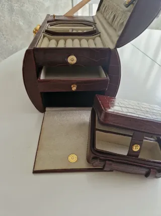 Joyero marrón con detalles dorados 25x16.5x17