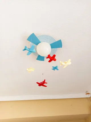Lámpara infantil con aviones. OFERTAAA