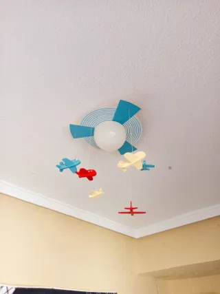 Lámpara infantil con aviones. OFERTAAA