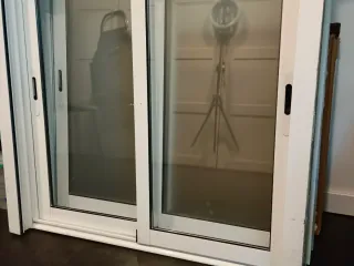 2 Ventanas aluminio con persiana