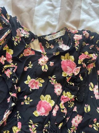 Vestido floral negro y rosa