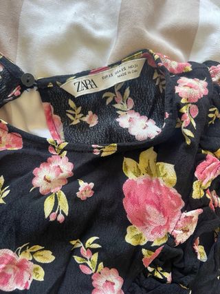 Vestido floral negro y rosa