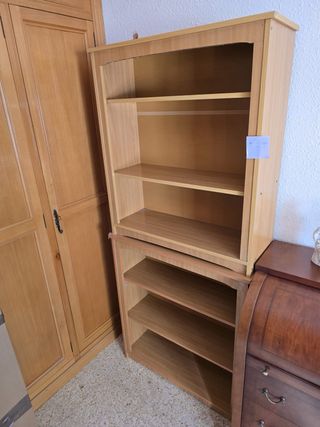 Estantería de madera modular