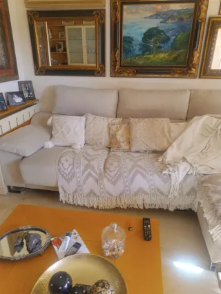 Sofá modular beige y multicolor