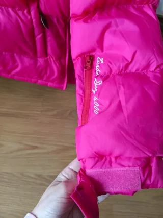 Cazadora Geographical Norway Rosa,es muy amplia.