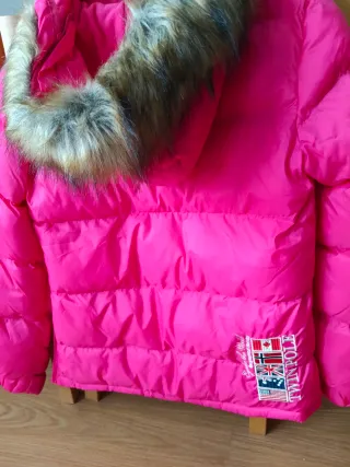 Cazadora Geographical Norway Rosa,es muy amplia.