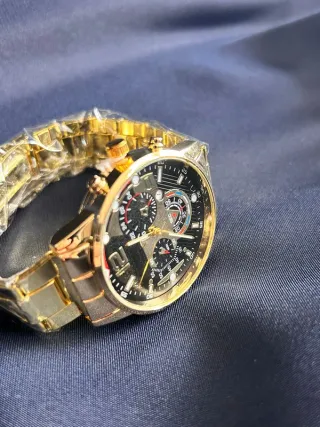 Orologio da polso in metallo color oro