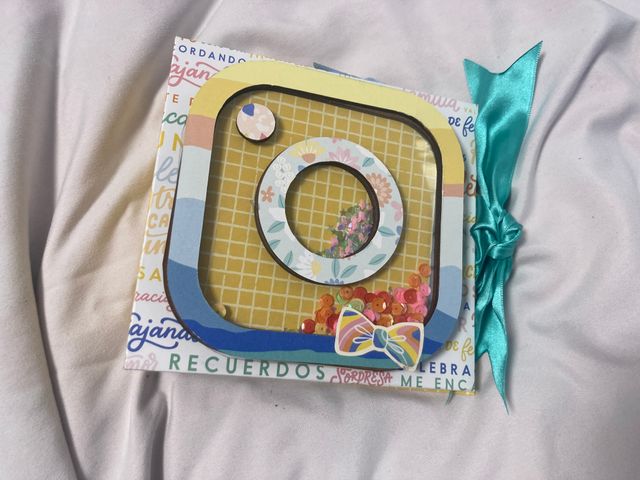 Álbum de Fotos Estilo Cámara Instagram